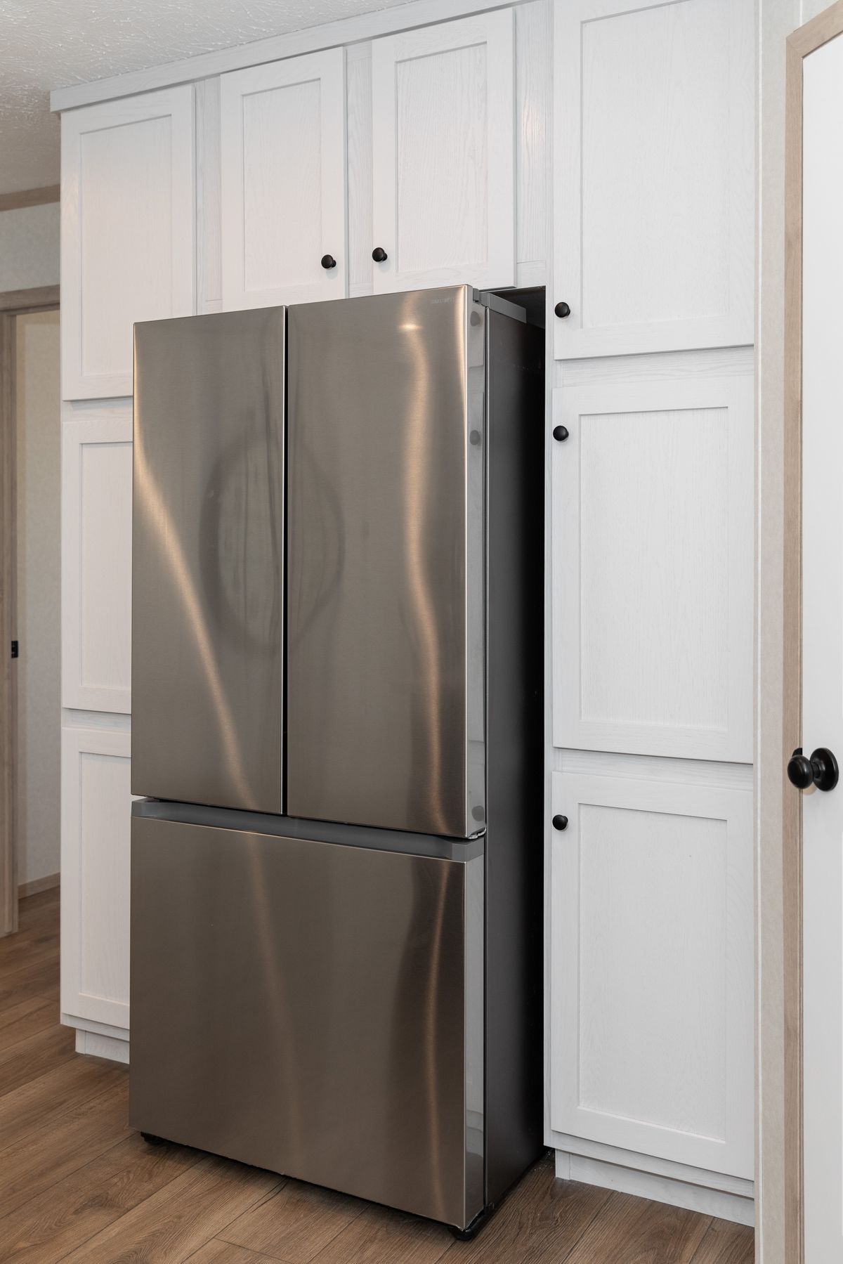 The 6032-5700 THE PULSE Kitchen. This Manufactured Mobile Home features 3 bedrooms and 2 baths.