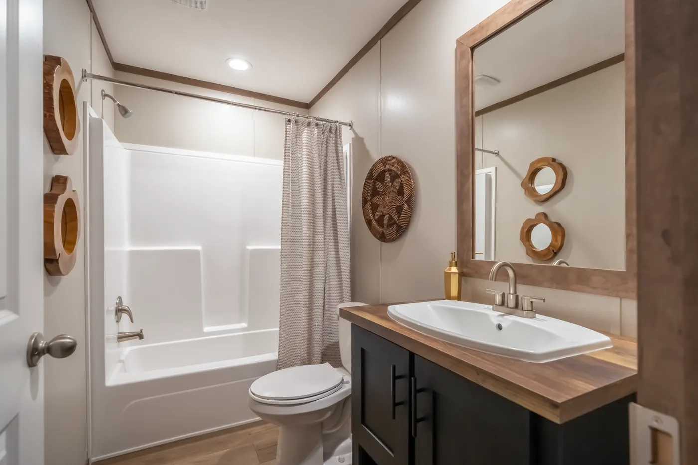 The SEVIER Guest Bathroom. This Manufactured Mobile Home features 4 bedrooms and 3 baths.