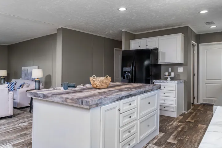 The LOCKLEAR Exterior. This Manufactured Mobile Home features 4 bedrooms and 2 baths.
