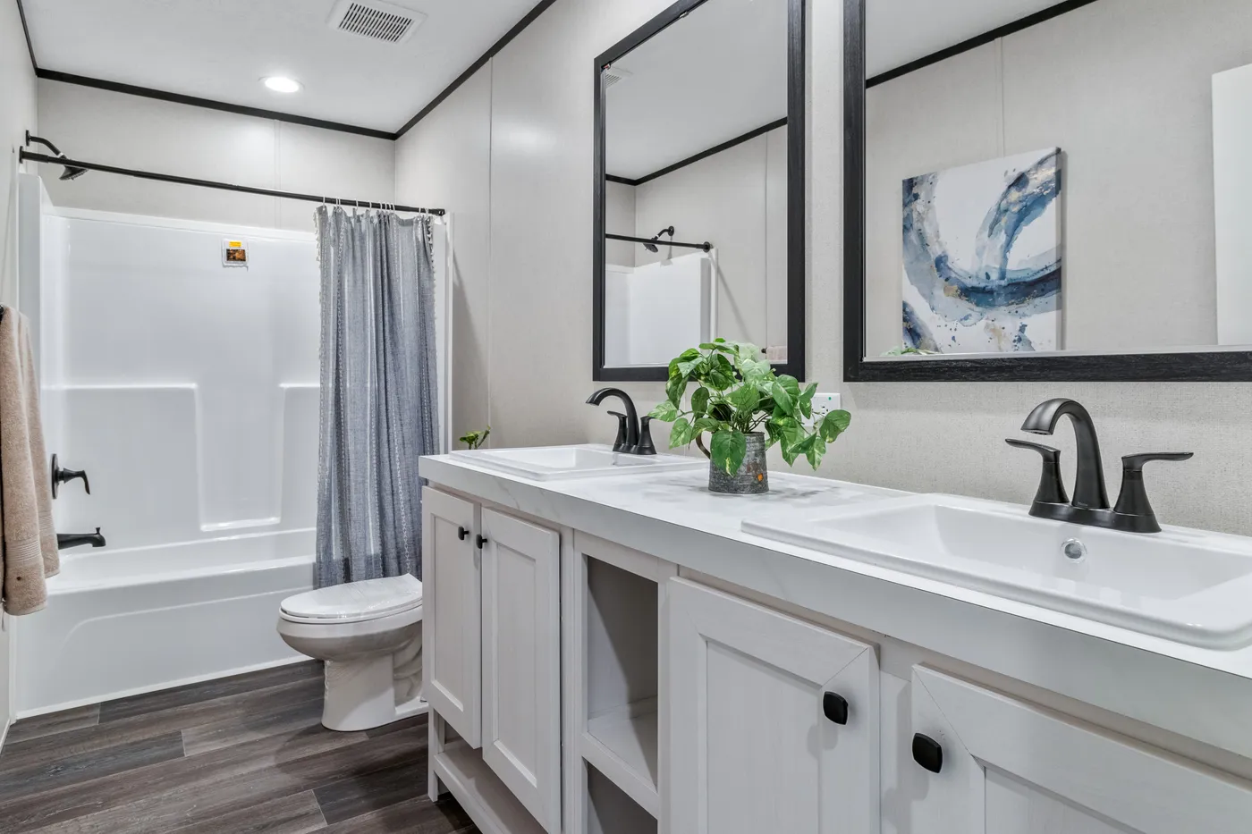 The THE RENEGADE Guest Bathroom. This Manufactured Mobile Home features 3 bedrooms and 2 baths.