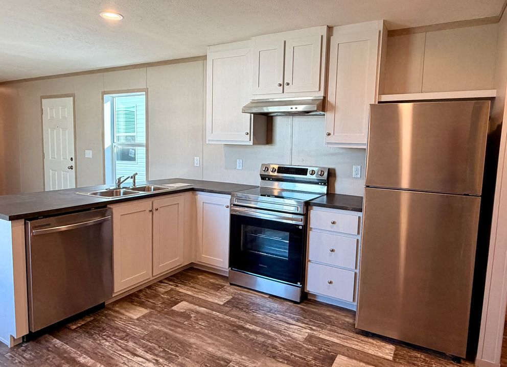 The JEFFERSON Kitchen. This Manufactured Mobile Home features 3 bedrooms and 2 baths.