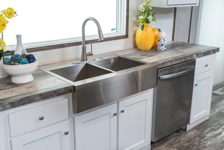 The LOCKLEAR Exterior. This Manufactured Mobile Home features 4 bedrooms and 2 baths.