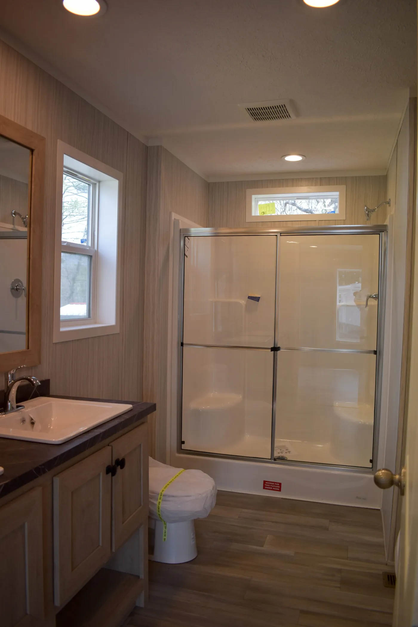 The MOONSTONE 60 Guest Bathroom. This Manufactured Mobile Home features 3 bedrooms and 2 baths.