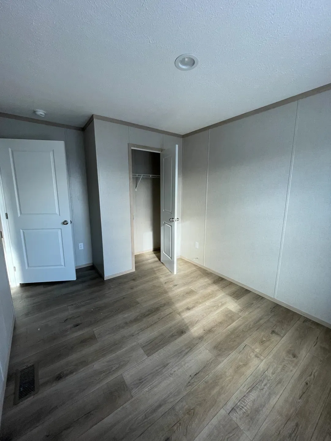 The JADE 48 Guest Bedroom. This Manufactured Mobile Home features 3 bedrooms and 2 baths.