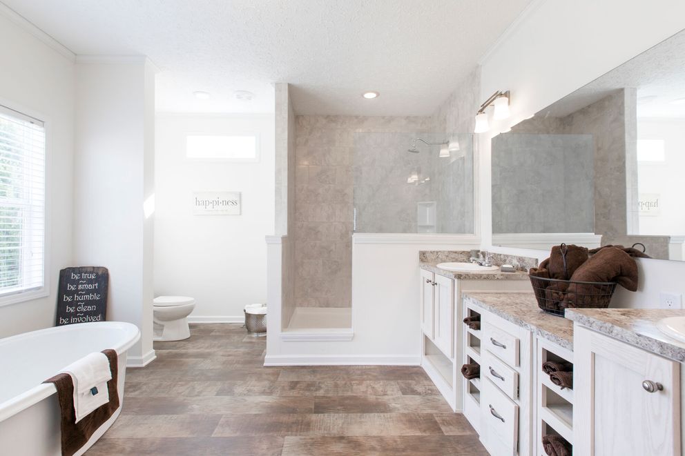The 1558 JAMESTOWN Primary Bathroom. This Manufactured Mobile Home features 3 bedrooms and 2 baths.