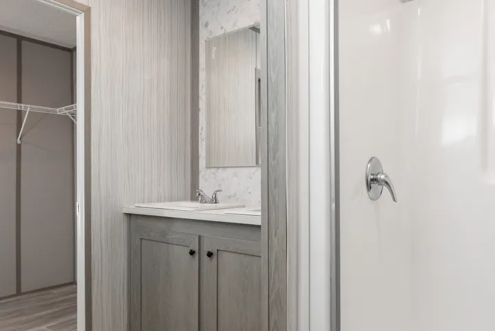 The BLAZER 66 F Primary Bathroom. This Manufactured Mobile Home features 3 bedrooms and 2 baths.