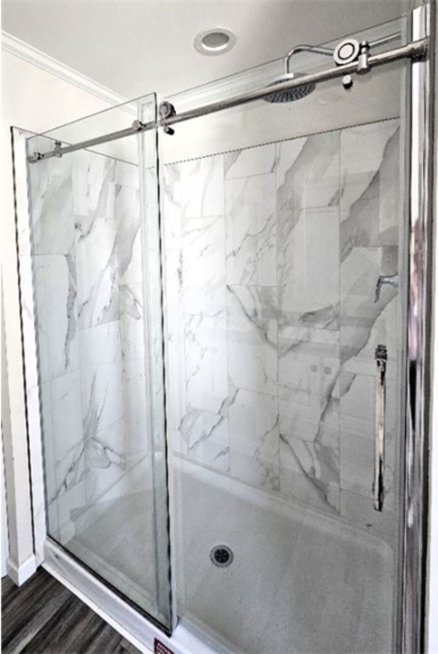 The SPINEL 64 Primary Bathroom. This Manufactured Mobile Home features 3 bedrooms and 2 baths.