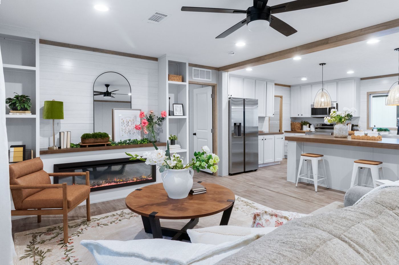 The EL SUENO BREEZE Living Room. This Manufactured Mobile Home features 4 bedrooms and 2 baths.