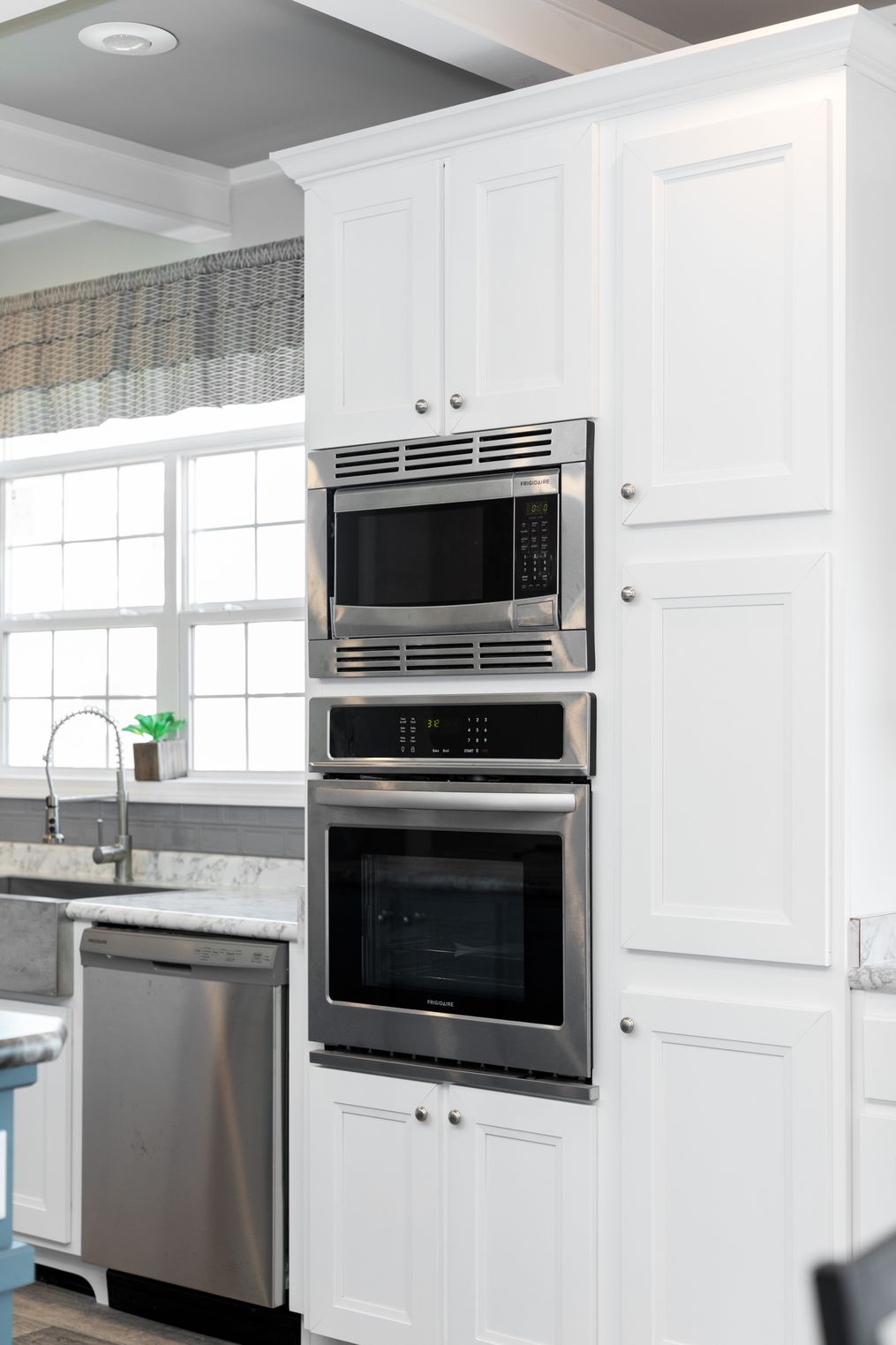 The SUPER 68 ELITE Kitchen. This Manufactured Mobile Home features 3 bedrooms and 2 baths.