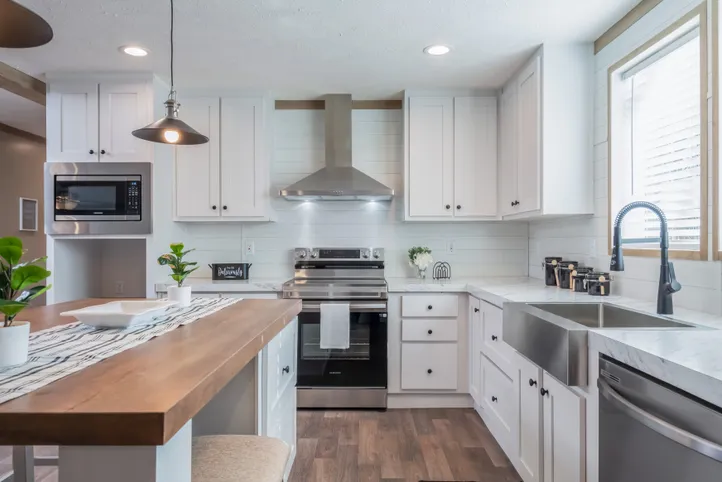 The FARMHOUSE BREEZE 72 Kitchen. This Manufactured Mobile Home features 4 bedrooms and 2 baths.