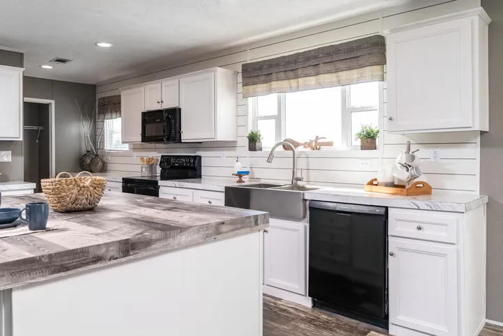 The LOCKLEAR Exterior. This Manufactured Mobile Home features 4 bedrooms and 2 baths.