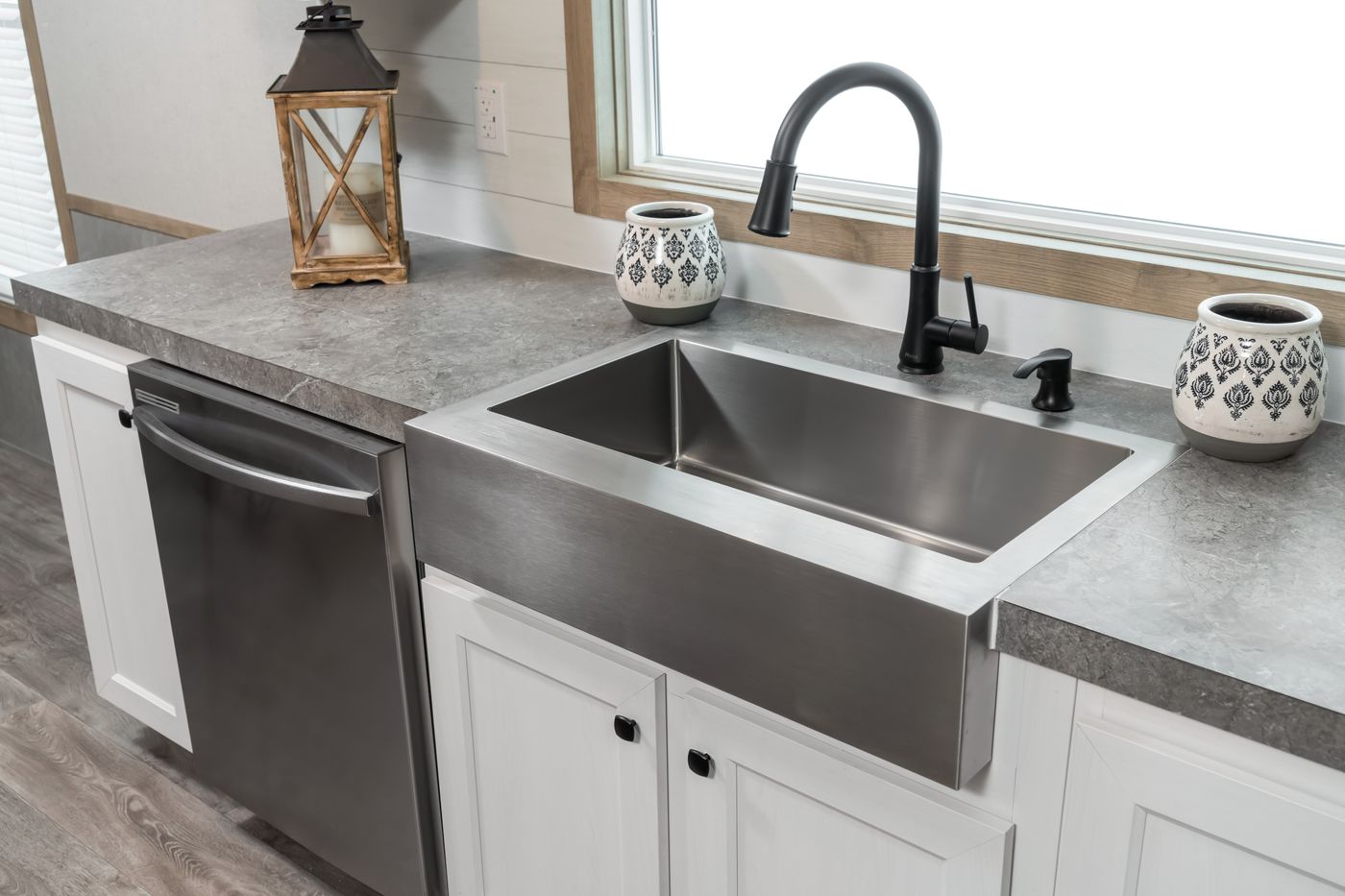 The PT 78 Kitchen. This Manufactured Mobile Home features 3 bedrooms and 2 baths.