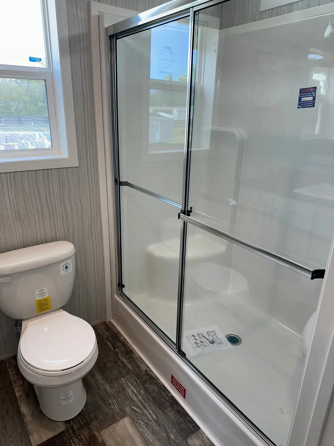 The TOPAZ Guest Bathroom. This Manufactured Mobile Home features 3 bedrooms and 2 baths.