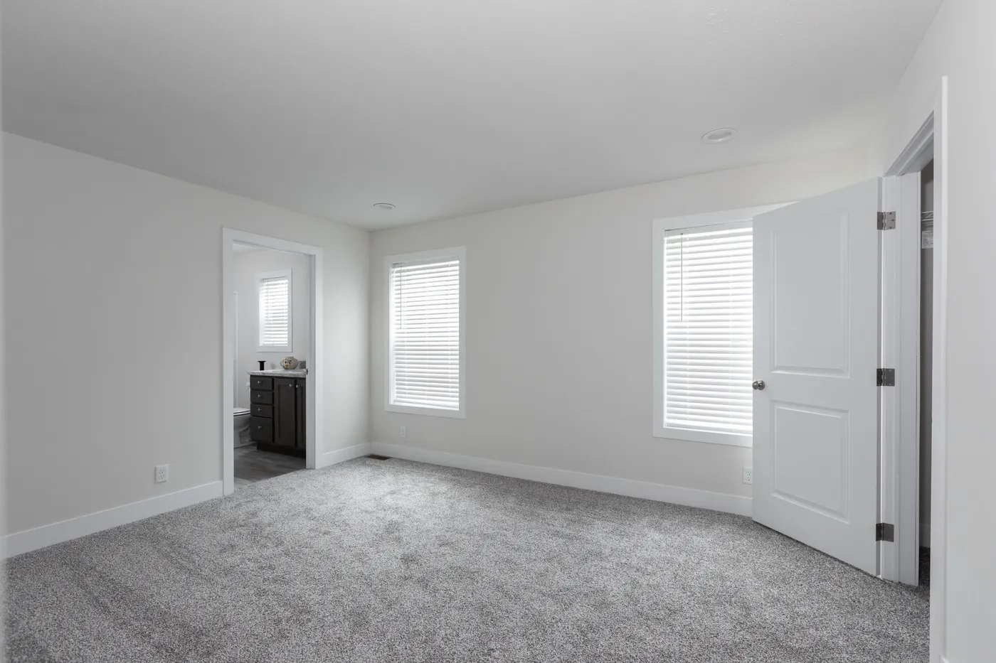 The HILL ST/5628-MS020-1 SECT Primary Bedroom. This Manufactured Mobile Home features 3 bedrooms and 2 baths.