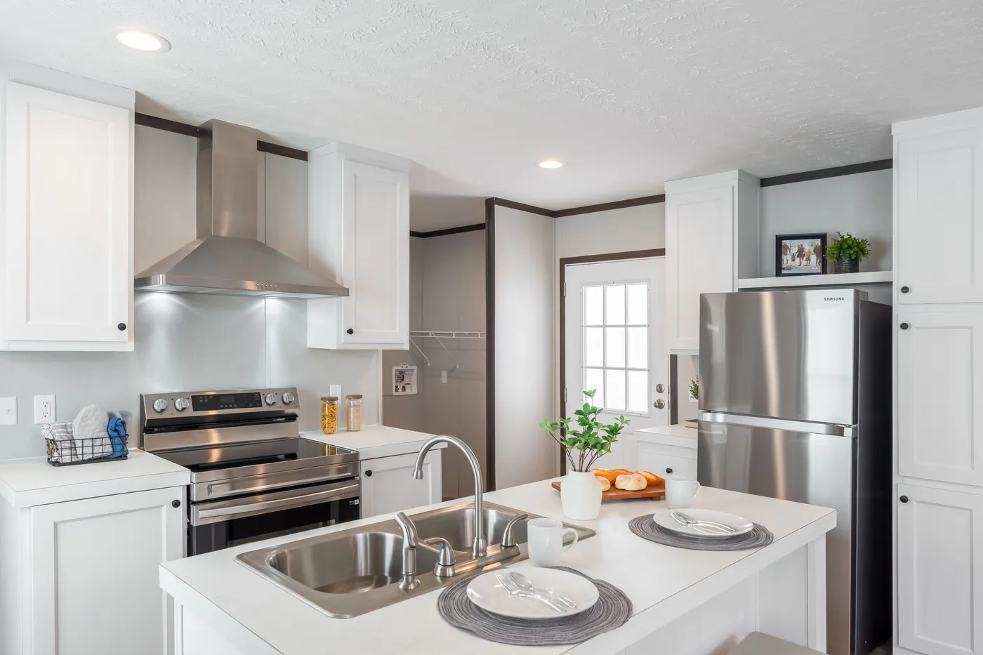 The DYNAMIC Kitchen. This Manufactured Mobile Home features 3 bedrooms and 2 baths.