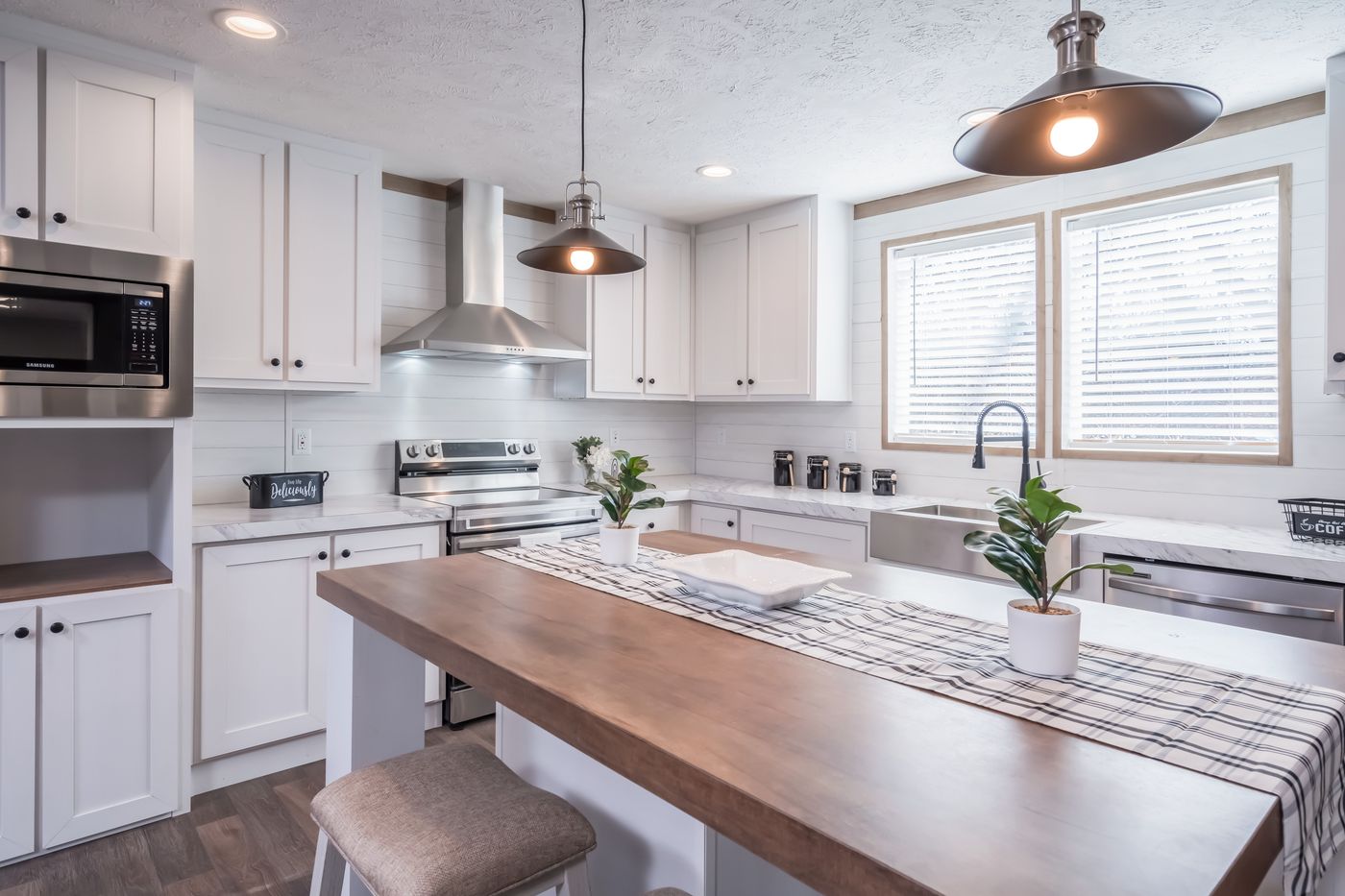 34MVP28724AH :: FARMHOUSE BREEZE 72 - Appalachia Homes