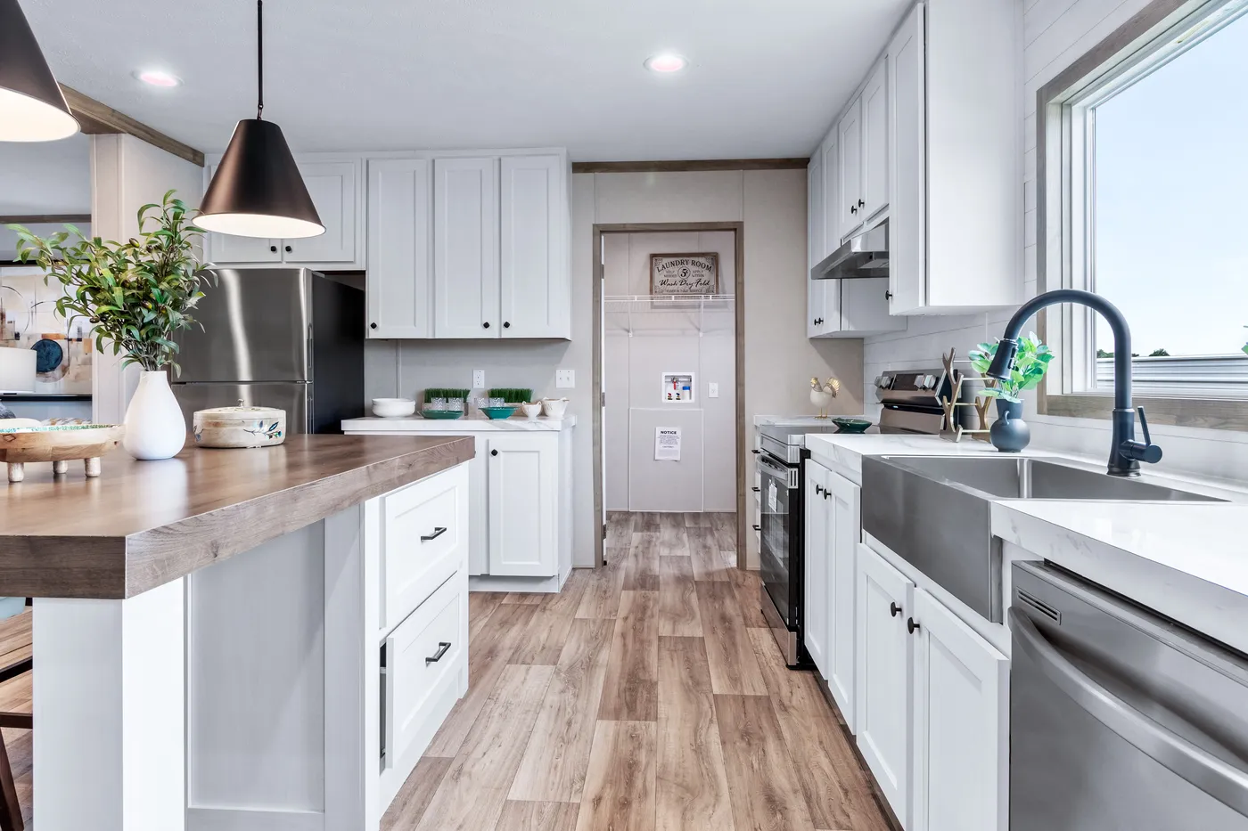 The THE CHOICE Kitchen. This Manufactured Mobile Home features 4 bedrooms and 2 baths.