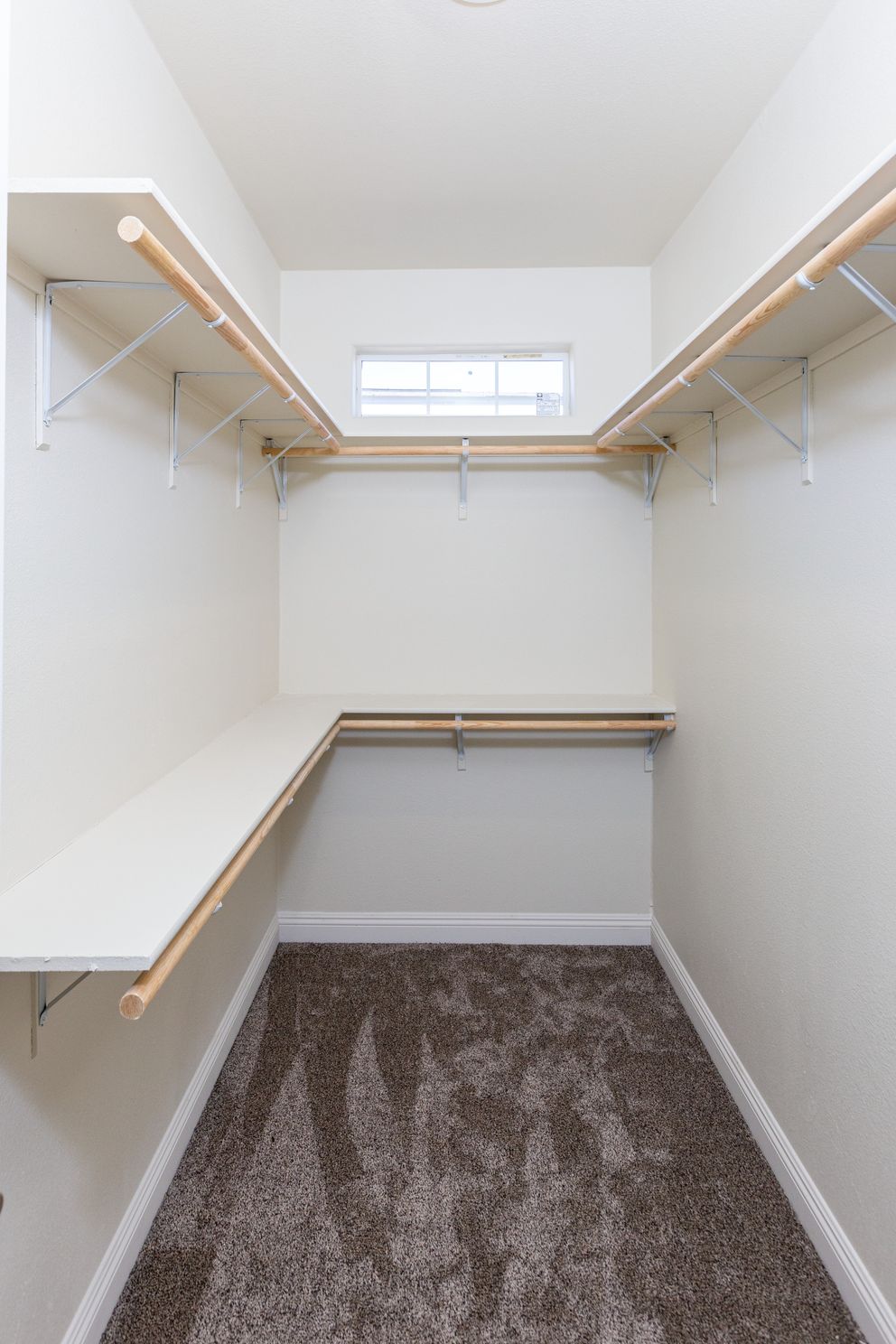 The SUM3076A Storage. This Manufactured Mobile Home features 4 bedrooms and 2.5 baths.