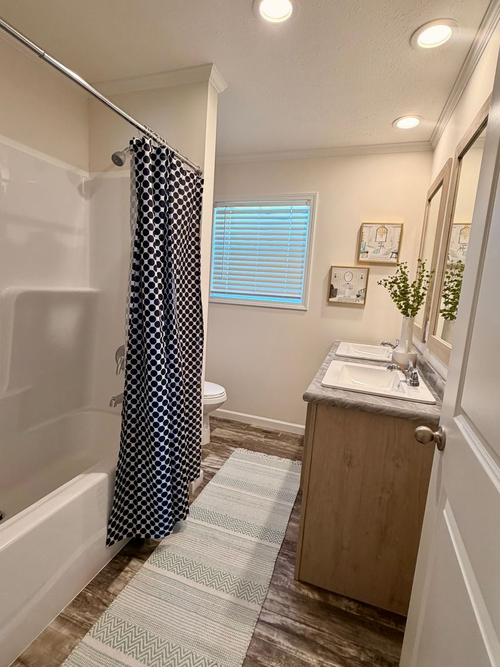 The TOURMALINE 7628-649 Guest Bathroom. This Manufactured Mobile Home features 4 bedrooms and 2 baths.