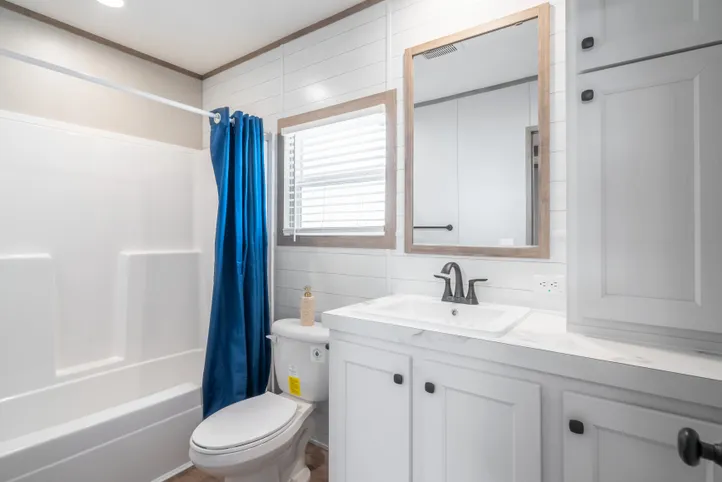 The EL SUENO BREEZE Guest Bathroom. This Manufactured Mobile Home features 4 bedrooms and 2 baths.