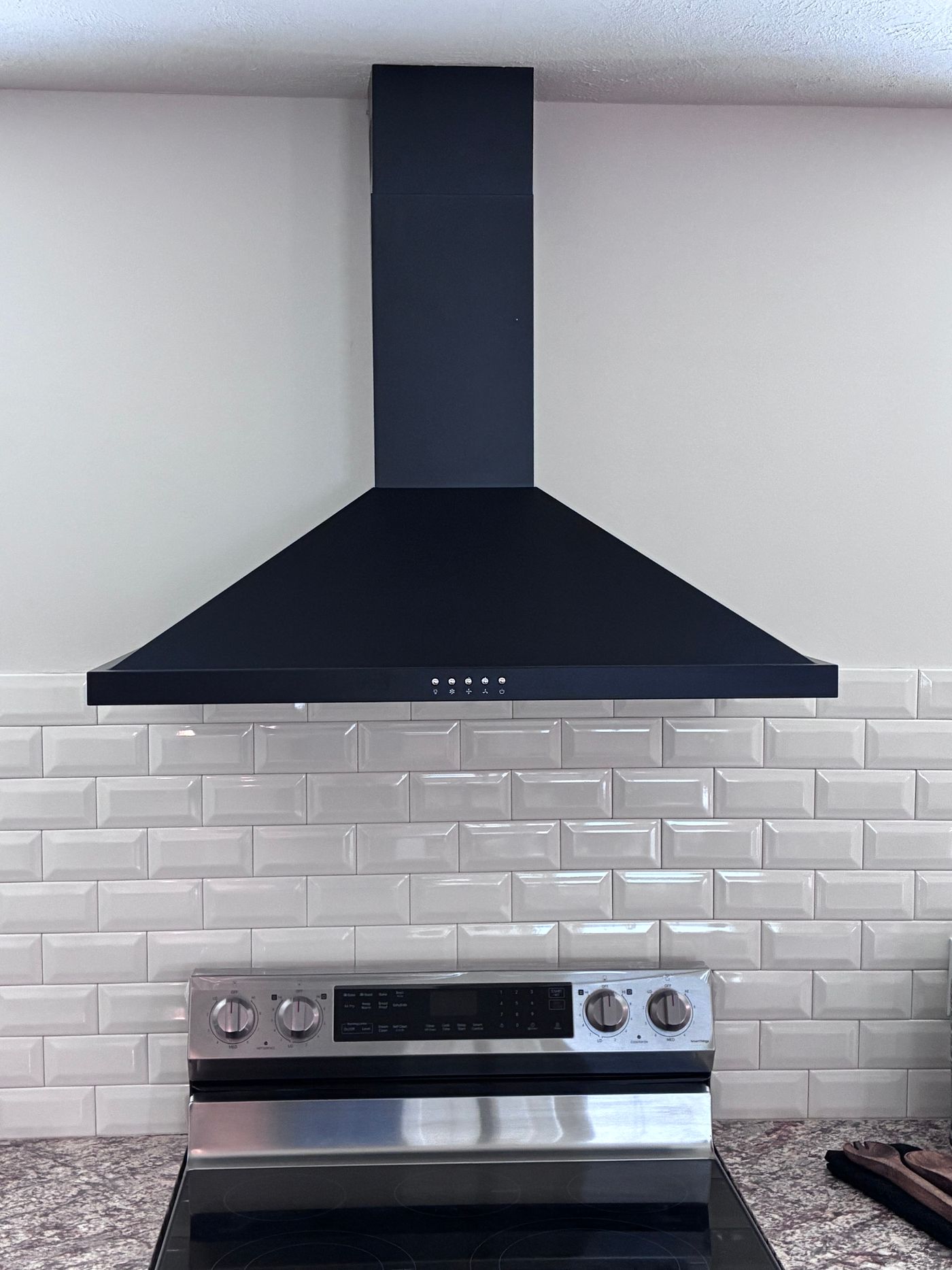 The BUTLER PLACE/6428-MS056 SECT WITH BLACK RANGE HOOD