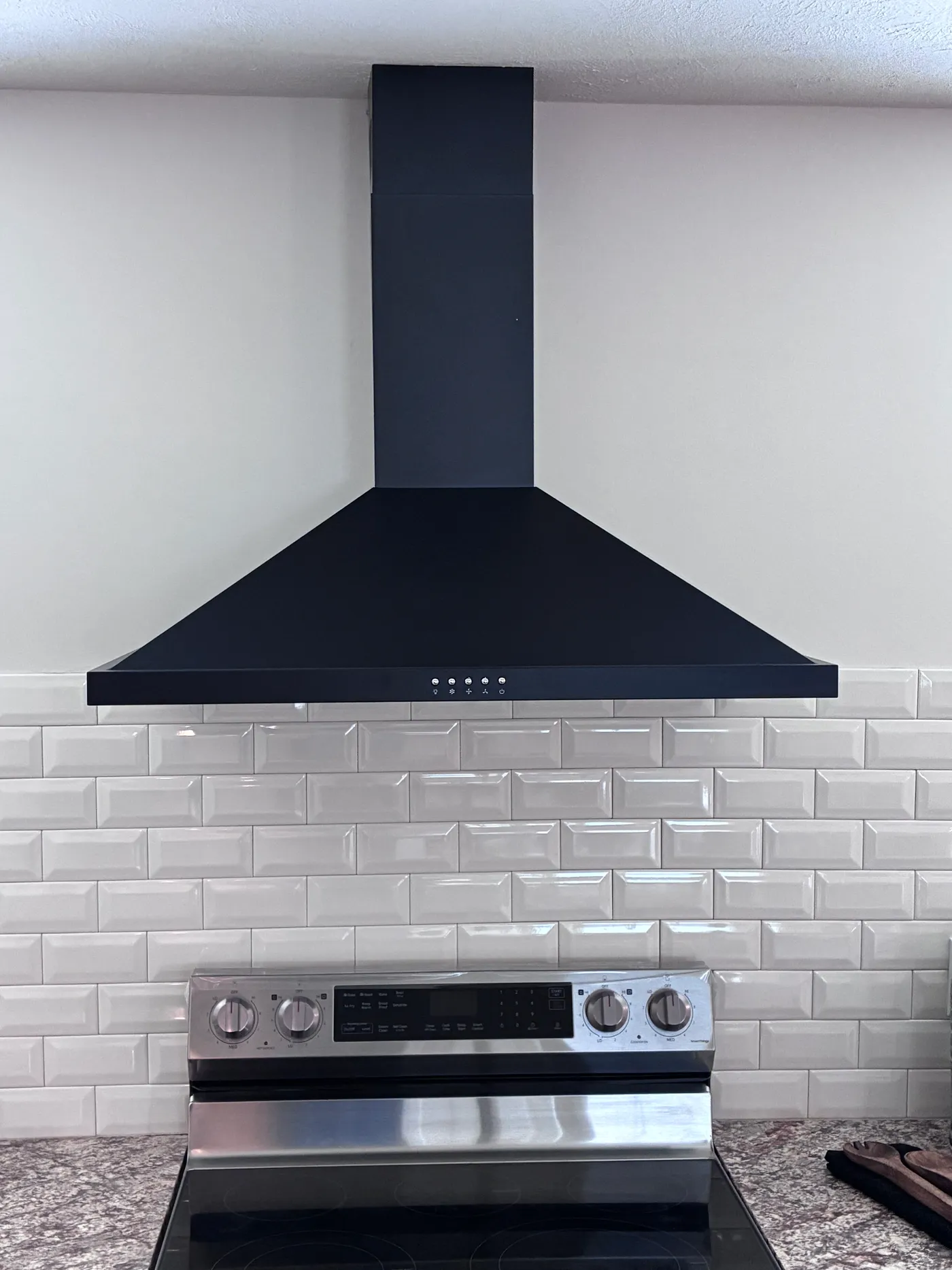 The BUTLER PLACE/6428-MS056 SECT WITH BLACK RANGE HOOD