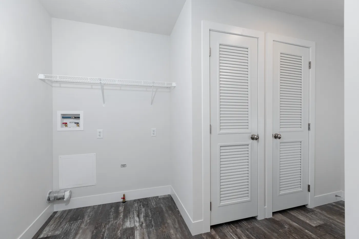 The ECLIPSE/6028-MS063 Utility Room. This Manufactured Mobile Home features 3 bedrooms and 2 baths.