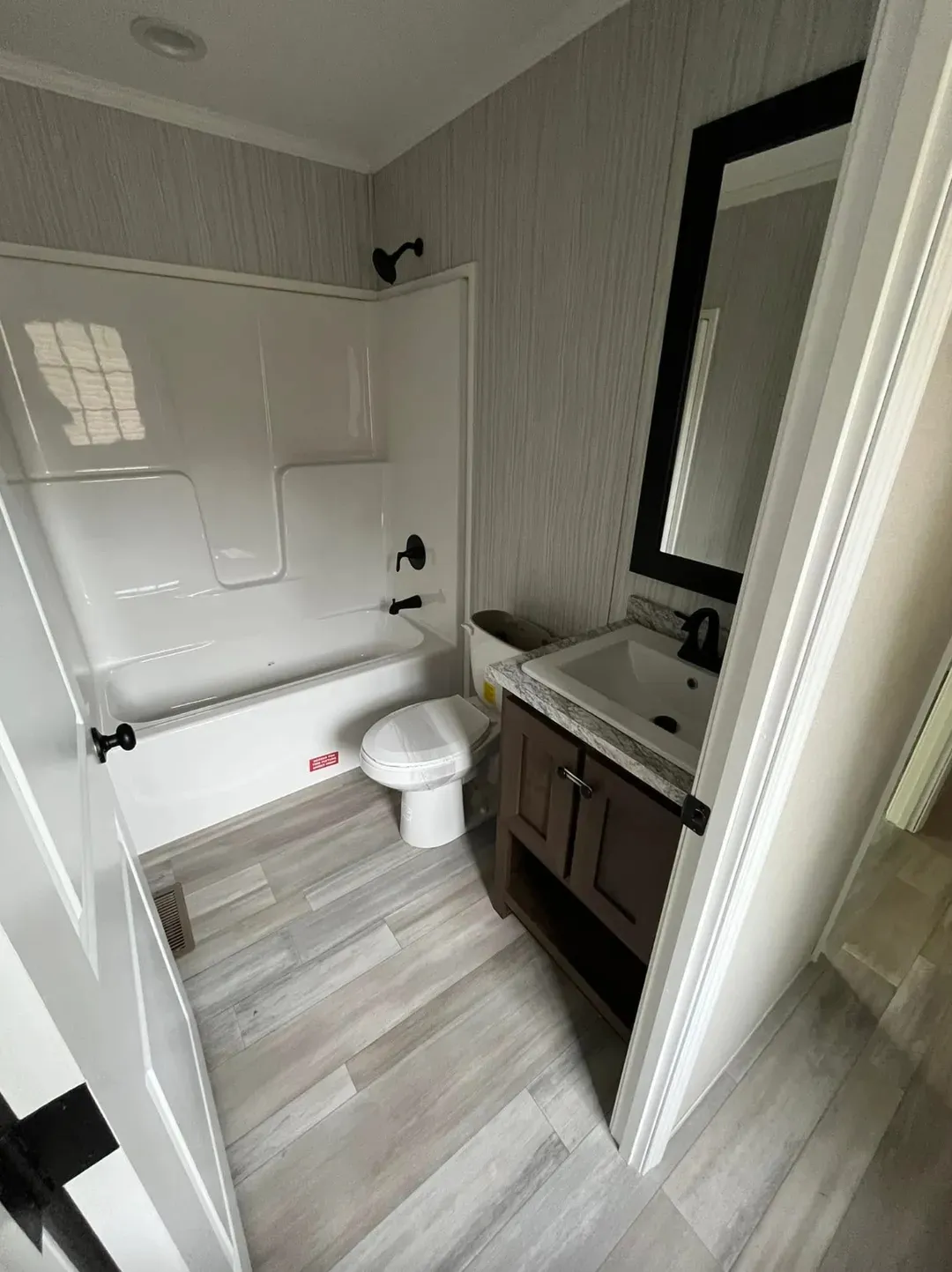 The PERIDOT 60 Guest Bathroom. This Manufactured Mobile Home features 2 bedrooms and 2 baths.