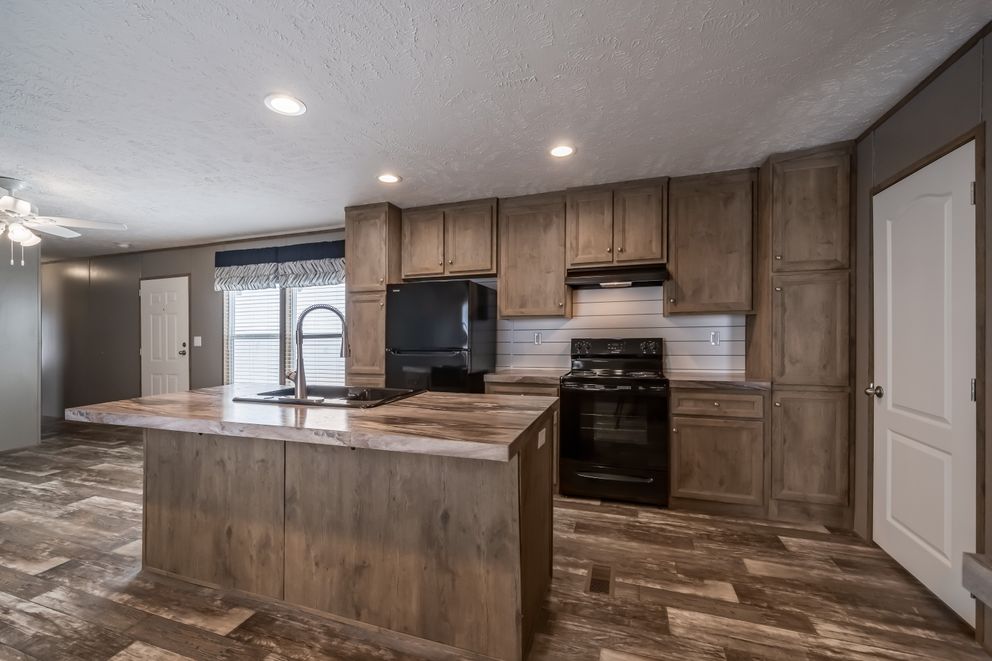 The PEYTON Exterior. This Manufactured Mobile Home features 3 bedrooms and 2 baths.