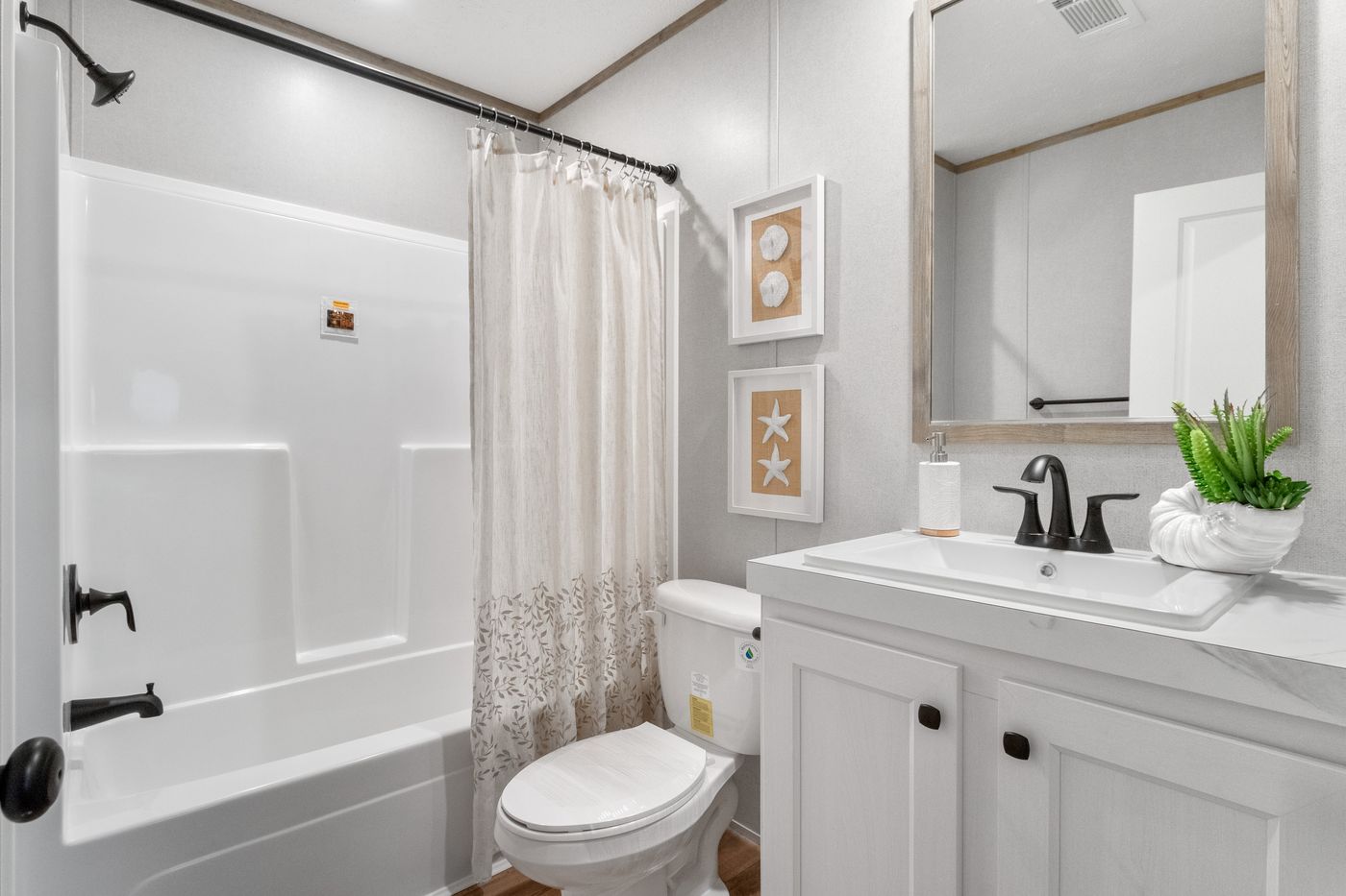 The THE CHOICE Guest Bathroom. This Manufactured Mobile Home features 4 bedrooms and 2 baths.