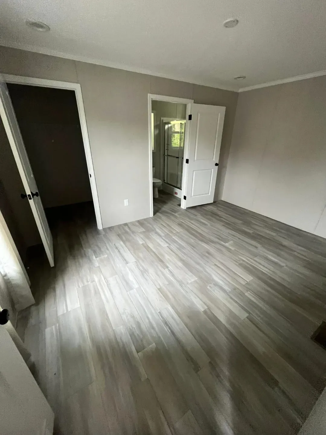 The PERIDOT 60 Primary Bedroom. This Manufactured Mobile Home features 2 bedrooms and 2 baths.