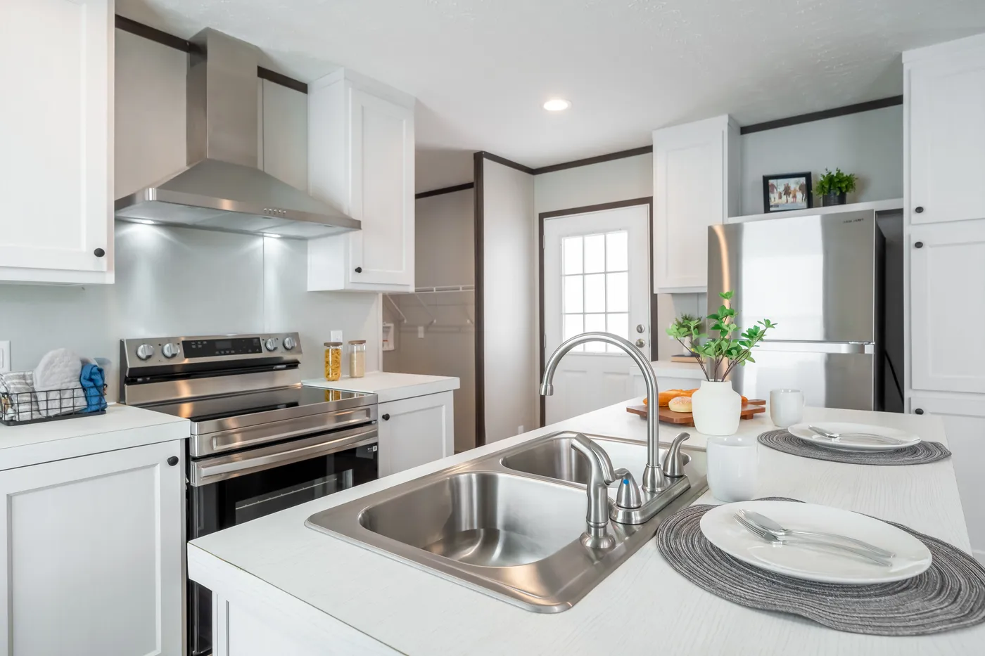 The DYNAMIC Kitchen. This Manufactured Mobile Home features 3 bedrooms and 2 baths.