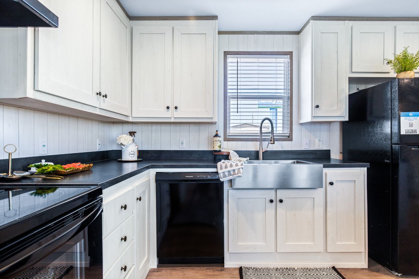 The PORCH LIVING SERIES 16682A Kitchen. This Manufactured Mobile Home features 2 bedrooms and 2 baths.