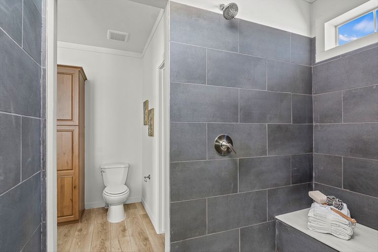 The TU3076A MEGA TUNDRA Primary Bathroom. This Manufactured Mobile Home features 4 bedrooms and 2 baths.