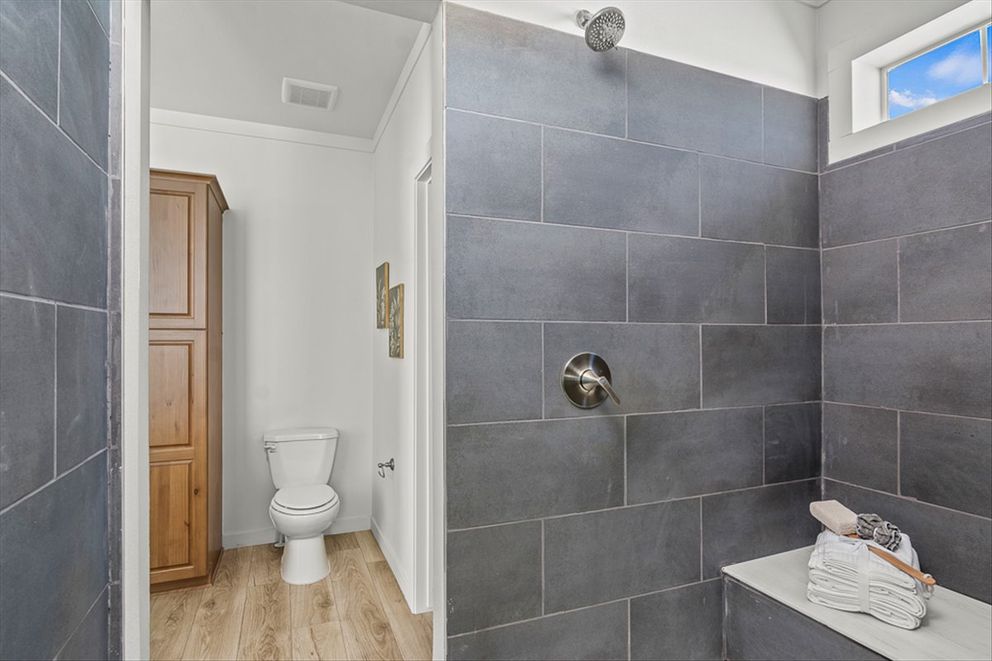 The TU3076A MEGA TUNDRA Primary Bathroom. This Manufactured Mobile Home features 4 bedrooms and 2 baths.