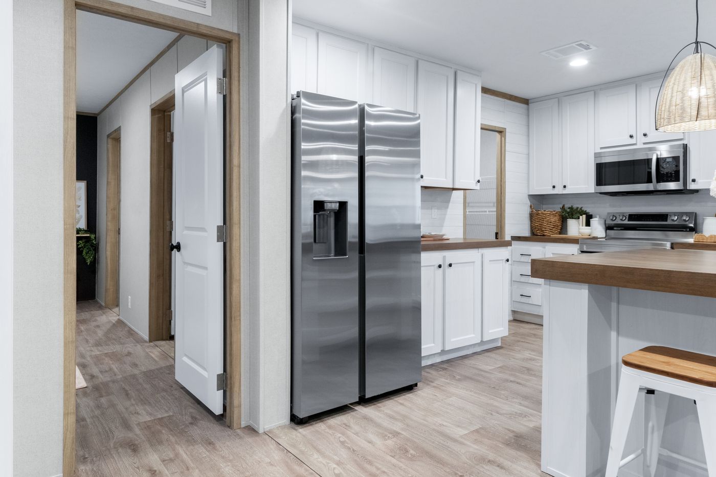 The EL SUENO BREEZE Kitchen. This Manufactured Mobile Home features 4 bedrooms and 2 baths.