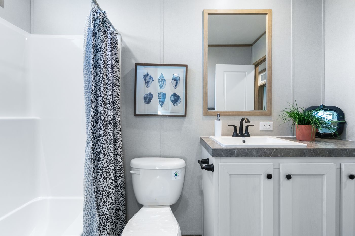 The PT 78 Guest Bathroom. This Manufactured Mobile Home features 3 bedrooms and 2 baths.