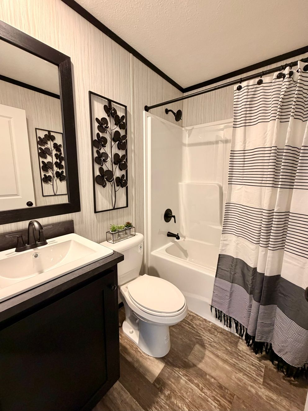 The PEARL Guest Bathroom. This Manufactured Mobile Home features 3 bedrooms and 2 baths.