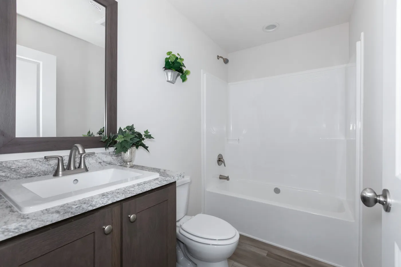 The HILL ST/5628-MS020-1 SECT Guest Bathroom. This Manufactured Mobile Home features 3 bedrooms and 2 baths.
