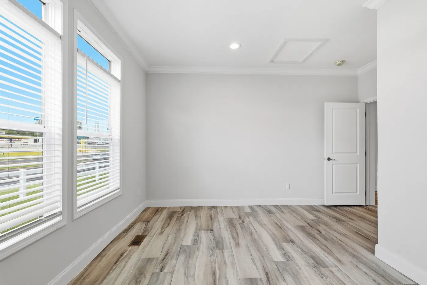 The THE SUMMIT Guest Bedroom. This Manufactured Mobile Home features 3 bedrooms and 2 baths.