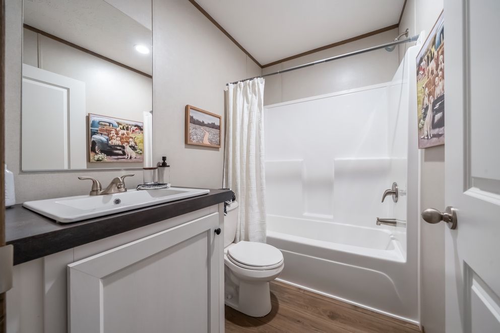 The HORIZON BEACON 16663A Guest Bathroom. This Manufactured Mobile Home features 3 bedrooms and 2 baths.