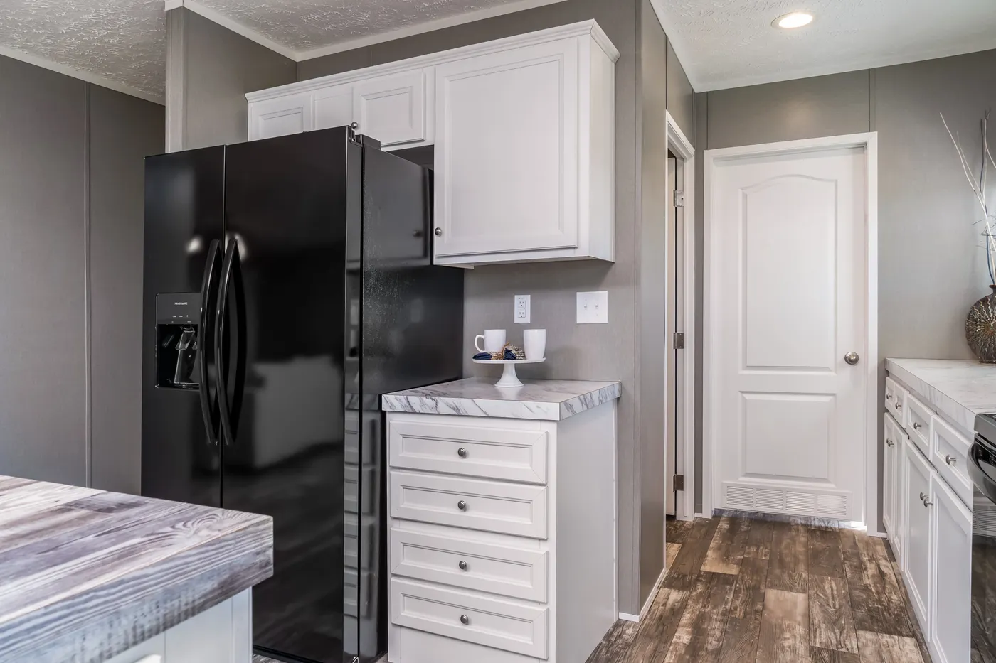 The LOCKLEAR Exterior. This Manufactured Mobile Home features 4 bedrooms and 2 baths.