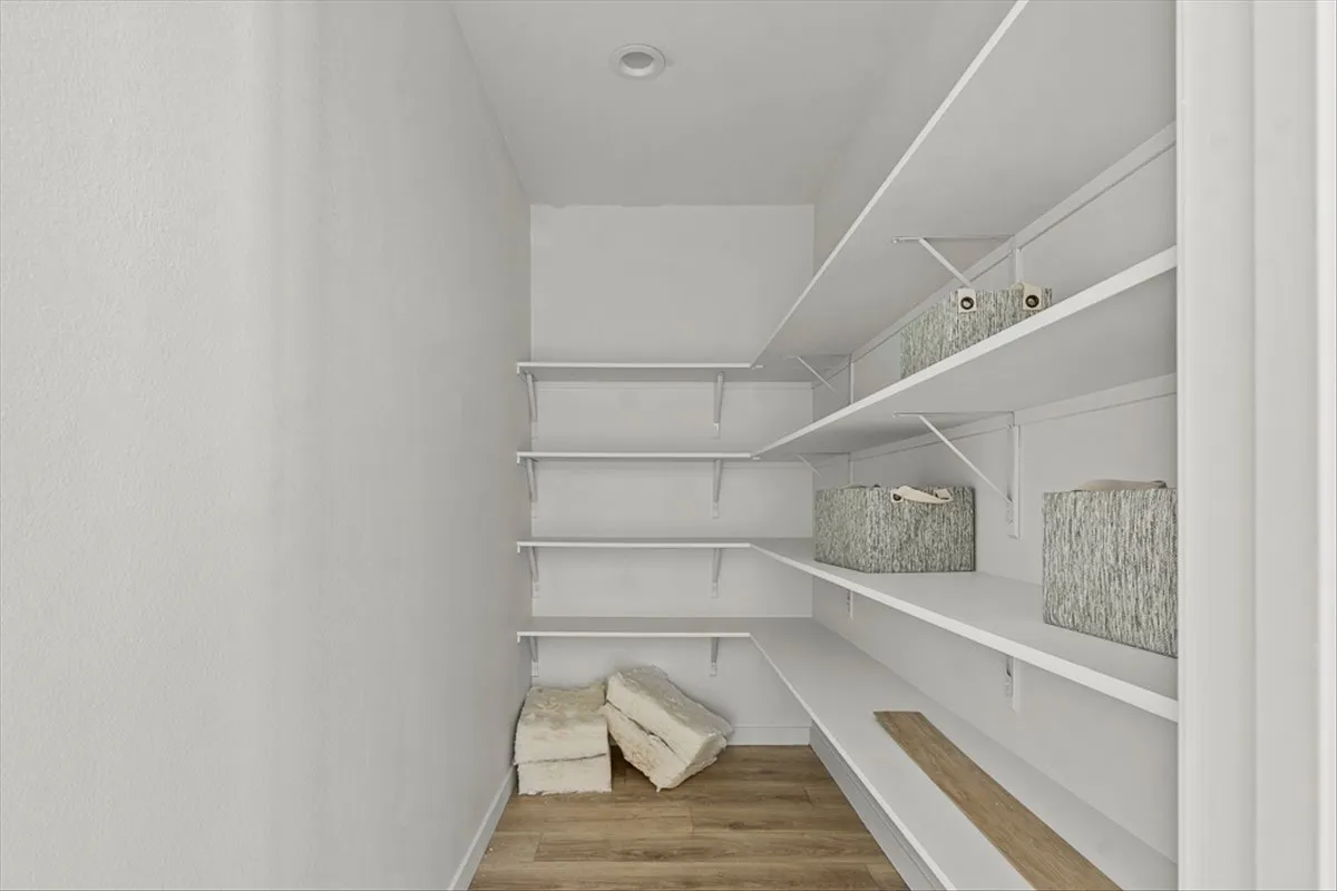 The TU3076A MEGA TUNDRA Storage. This Manufactured Mobile Home features 4 bedrooms and 2 baths.