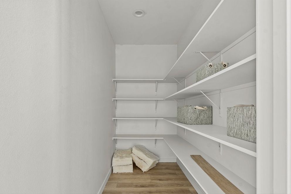 The TU3076A MEGA TUNDRA Storage. This Manufactured Mobile Home features 4 bedrooms and 2 baths.