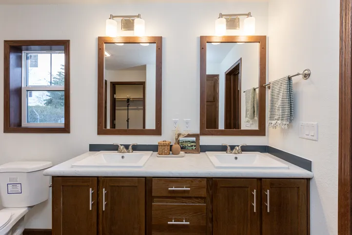 The LEGEND 86 Primary Bathroom. This Manufactured Mobile Home features 3 bedrooms and 2 baths.