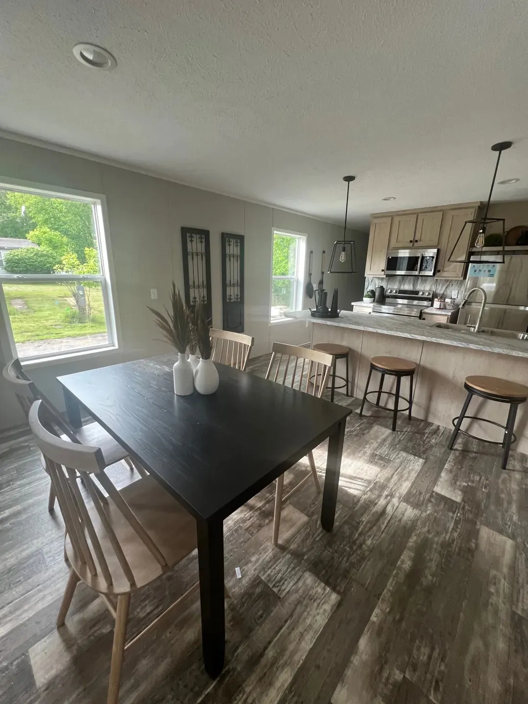 The JADE Dining Area. This Manufactured Mobile Home features 2 bedrooms and 1 bath.