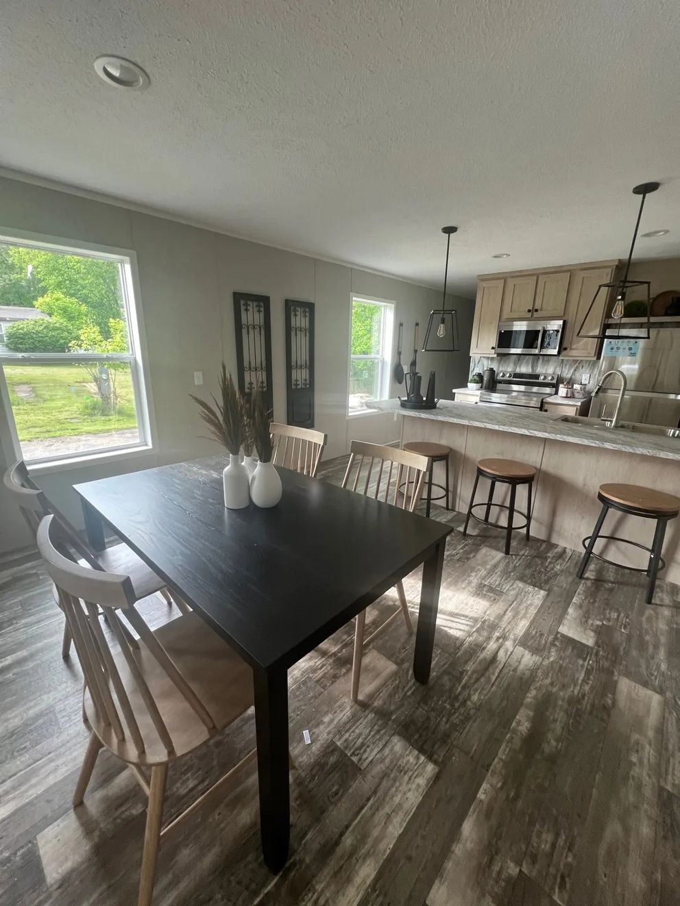 The JADE Dining Area. This Manufactured Mobile Home features 2 bedrooms and 1 bath.