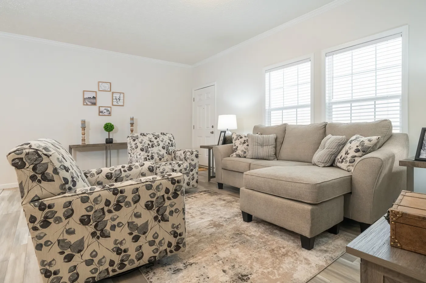 The 3542 MOD 56X28 CAVALIER SELECT Living Room. This Modular Home features 3 bedrooms and 2 baths.