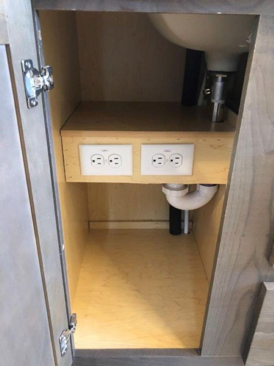 The LEGEND 572-1 MOD Primary Bathroom. This Modular Home features 3 bedrooms and 2 baths.