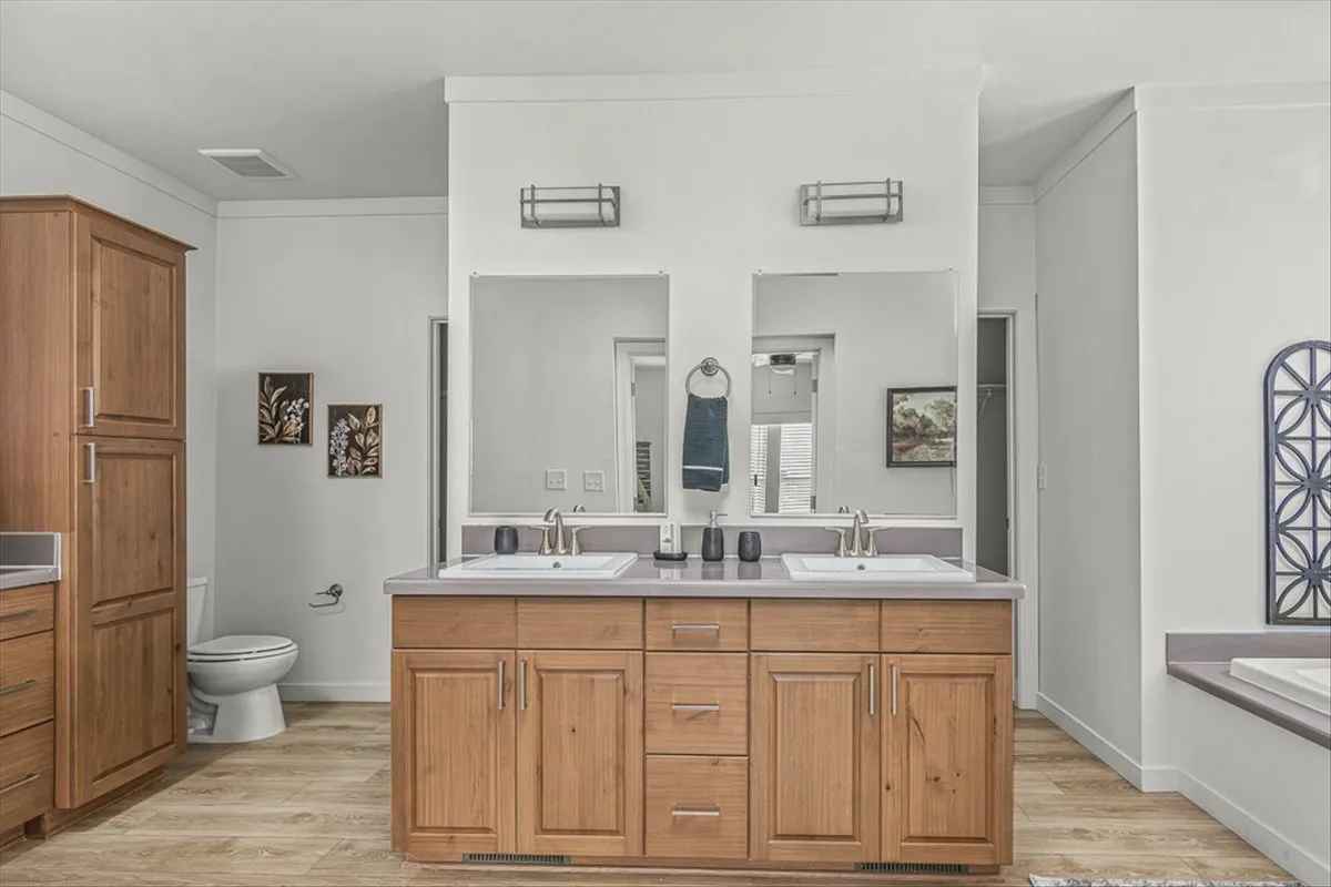 The TU3076A MEGA TUNDRA Primary Bathroom. This Manufactured Mobile Home features 4 bedrooms and 2 baths.